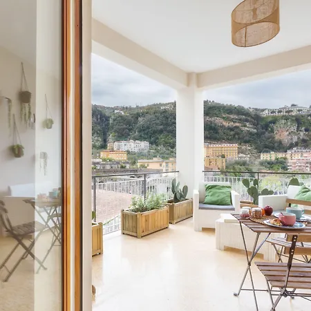 Maison d'hôtes Sorrentovibes - Luxury Four Bedroom With Amazing Terraces In Sorrente