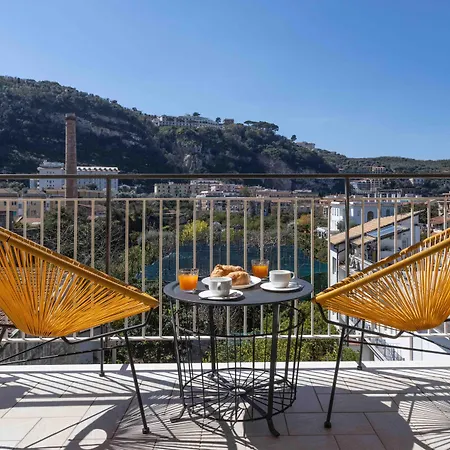Sorrentovibes - Luxury Four Bedroom With Amazing Terraces In Maison d'hôtes 4*