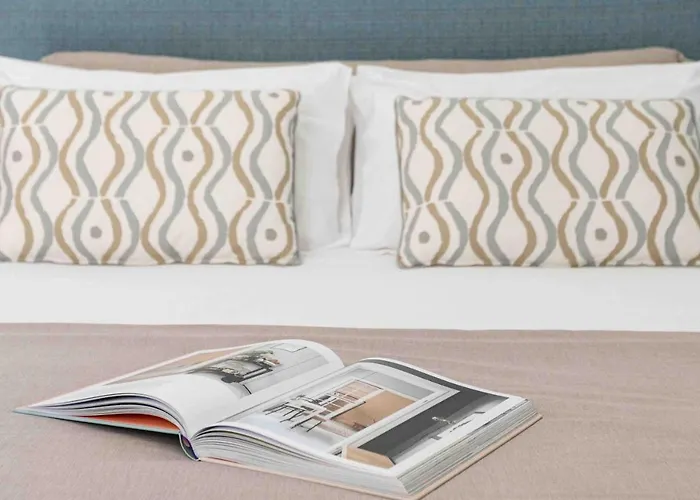 בית הארחה Sorrentovibes - Luxury Four Bedroom With Amazing Terraces In סורנטו